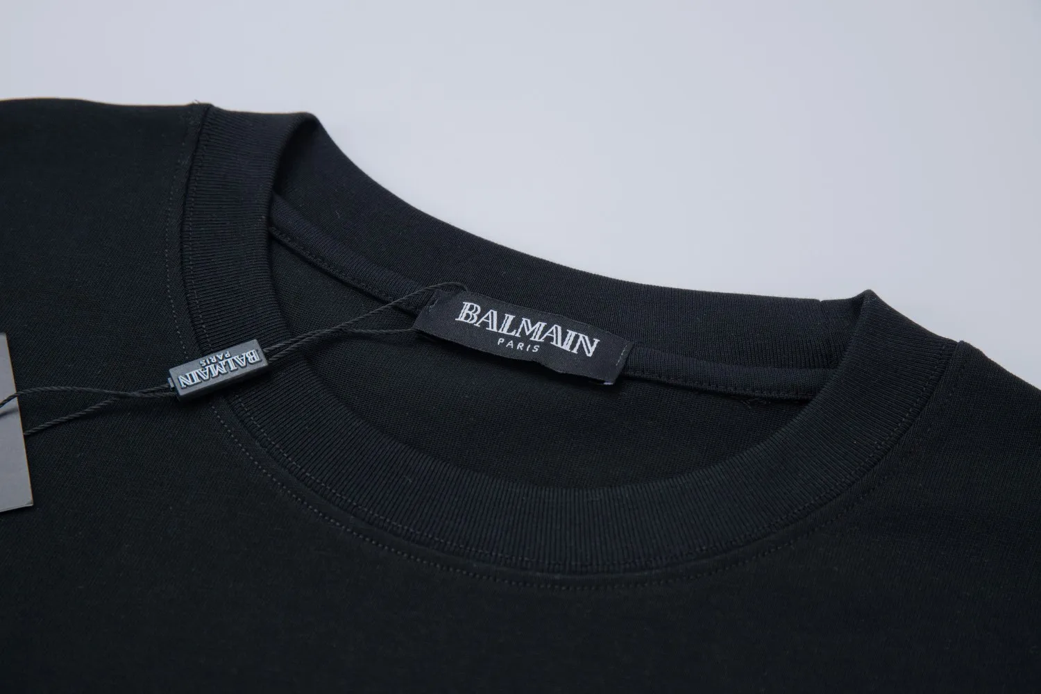 High Quality BALM 🆕Classic logo letter pattern short sleeves, official website synchronization, pure cotton fabric at the counter! Comfortable against the skin, durable and easy to wear, Classic simple logo design, meticulous original craftsmanship, customized G dyed fabrics in the same vat, very comfortable to the touch, latest brick cabinet synchronization, OS off-shoulder style, fashionable and individual, super Versatile, a good-looking one, very suitable for both men and women, a must-have style, tag, collar label, washed wheat, complete with three labels, Black.White 2️⃣ color S M L XL